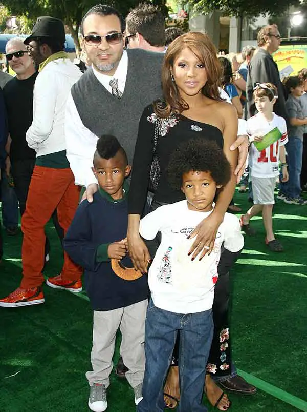Keri Lewis with his ex-wife Toni Braxton and two sons