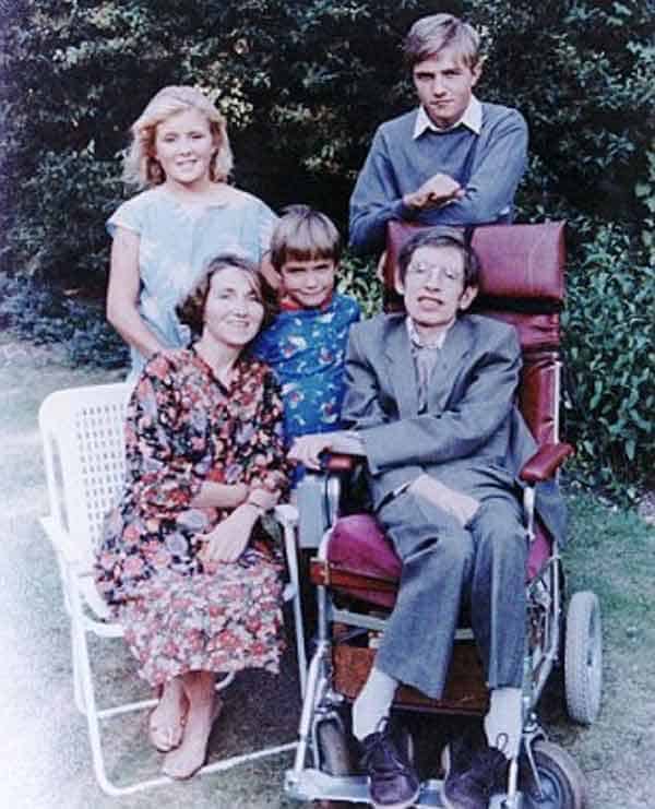 A perfect family picture of Stephen Hawking with first wife Jane Hawking