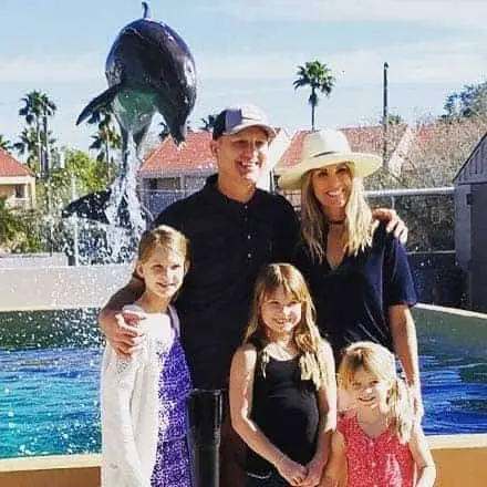 Beautiful Family Picture: Courtenay Kanell seems beautiful in white hat with husband Danny Kanell and their children