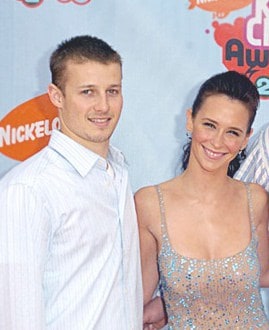 Cute Couple: Jennifer Love Hewitt and her boyfriend Will Estes happy together