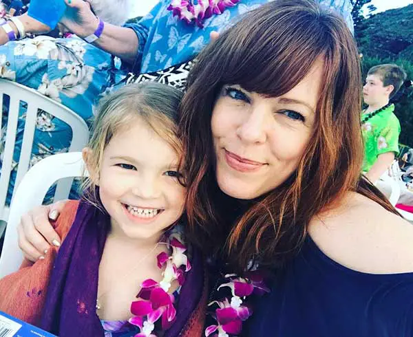 Beautiful Picture: Amy Bruni hugging her daughter Charlotte