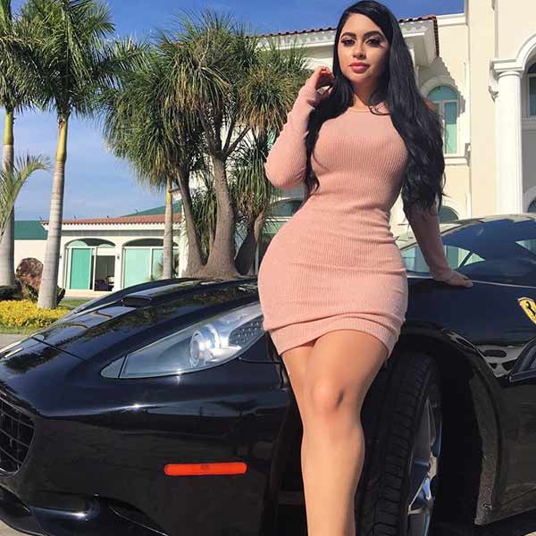 Sexy Jailyne Ojeda seems hot to handle in her car