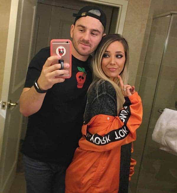 Jenna Marbles clicking selfie with Julien Solomita