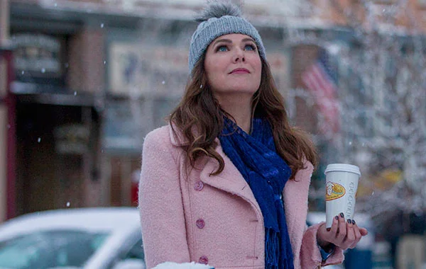 "Gilmore Girls" Lauren Graham in pink outfit