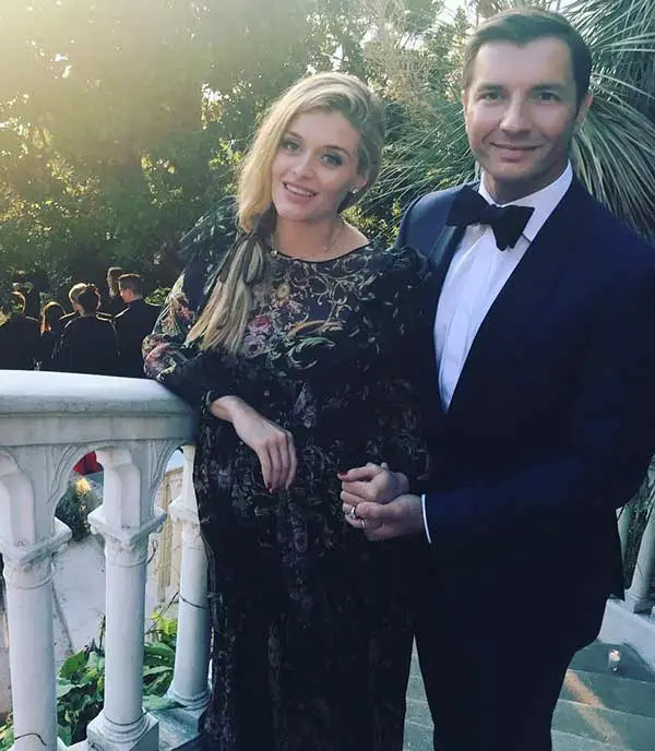 Cute Couple: Daphne Oz's and John Jovanovic in beautiful dresses