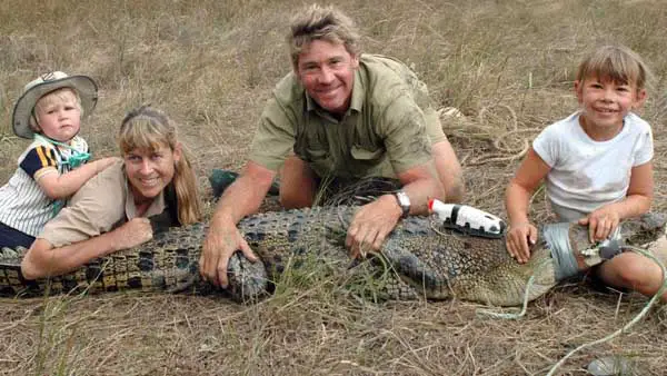 Image of Steve Irwin with his wife Terri, daughter Bindi Irwin and Son Robert Clarence Irwin