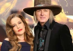 Picture of Lisa Marie Presley with her husband Michael Lockwood