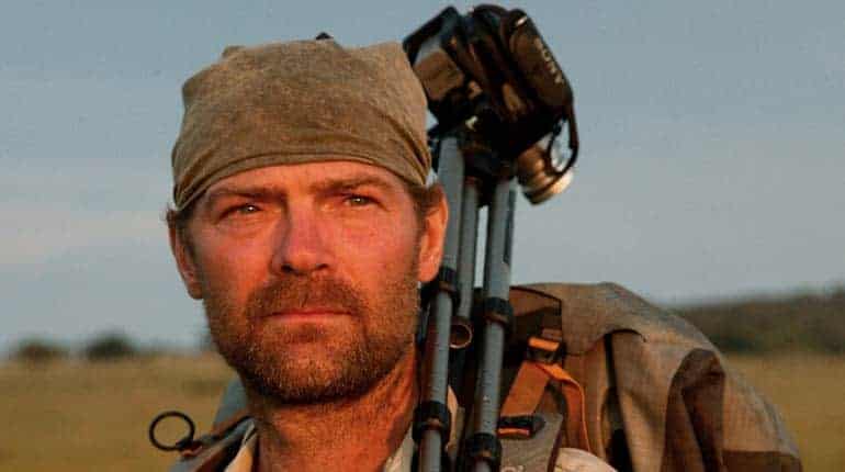 Image of Les Stroud Net Worth, Knives, Wife, Wiki-Bio, Age.