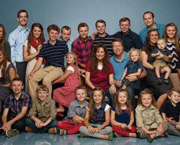 Image of Duggar Family Cast Net Worth and Salary per Episode.
