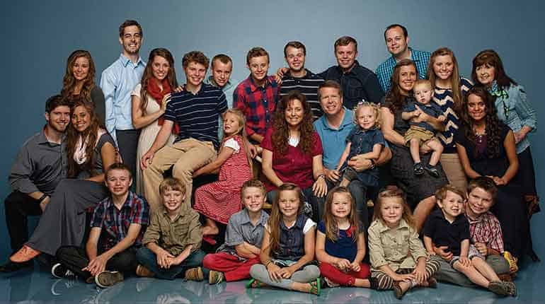 Image of Duggar Family Cast Net Worth and Salary per Episode.