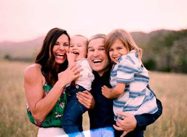 Image of Jessica Mendoza with her husband Adam Burks and their child