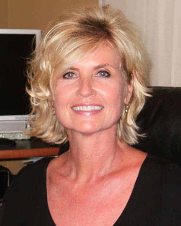 Image of Jeff Probst's first wife Shelly Wright.