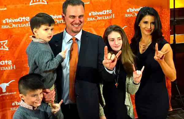 Image of Tom Herman with his wife and their kids