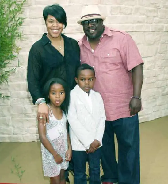 Image of Cedric the Entertainer with his wife Lorna Wells and with their kids