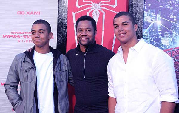 Image of Cuba Gooding Jr with his kids