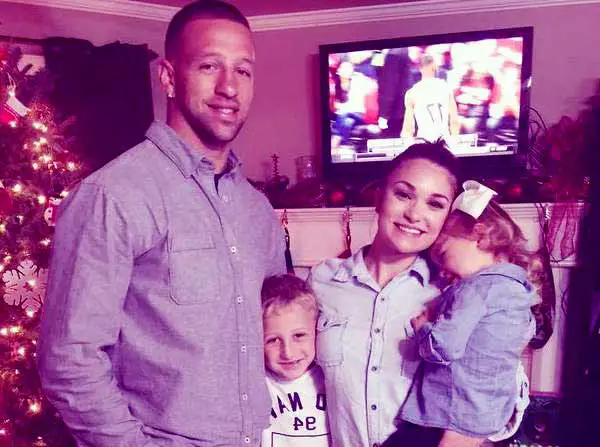 Image of Jay Paul Molinere with his girlfriend Ashley Price and with their kids