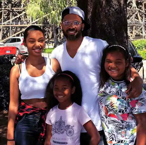 Image of Michael Epps with his daughters
