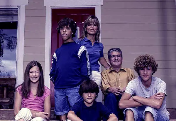 Image of Amy Roloff with her husband Matthew Roloff and with their kids