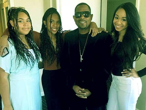 Image of Martin Lawrence with his daughters
