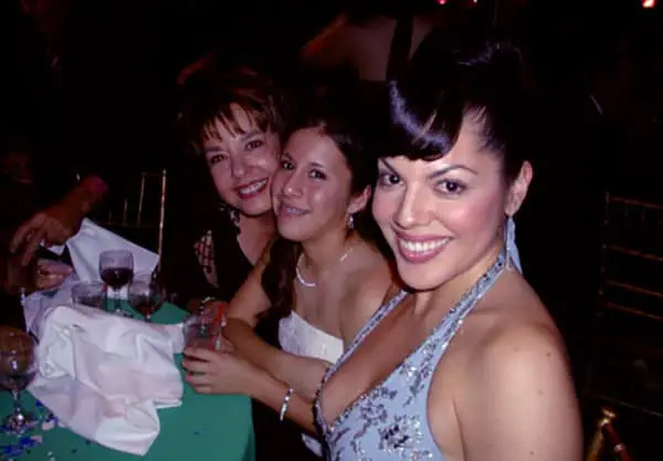 Image of Sara Ramirez with her mother Luisa Vargas and her sister