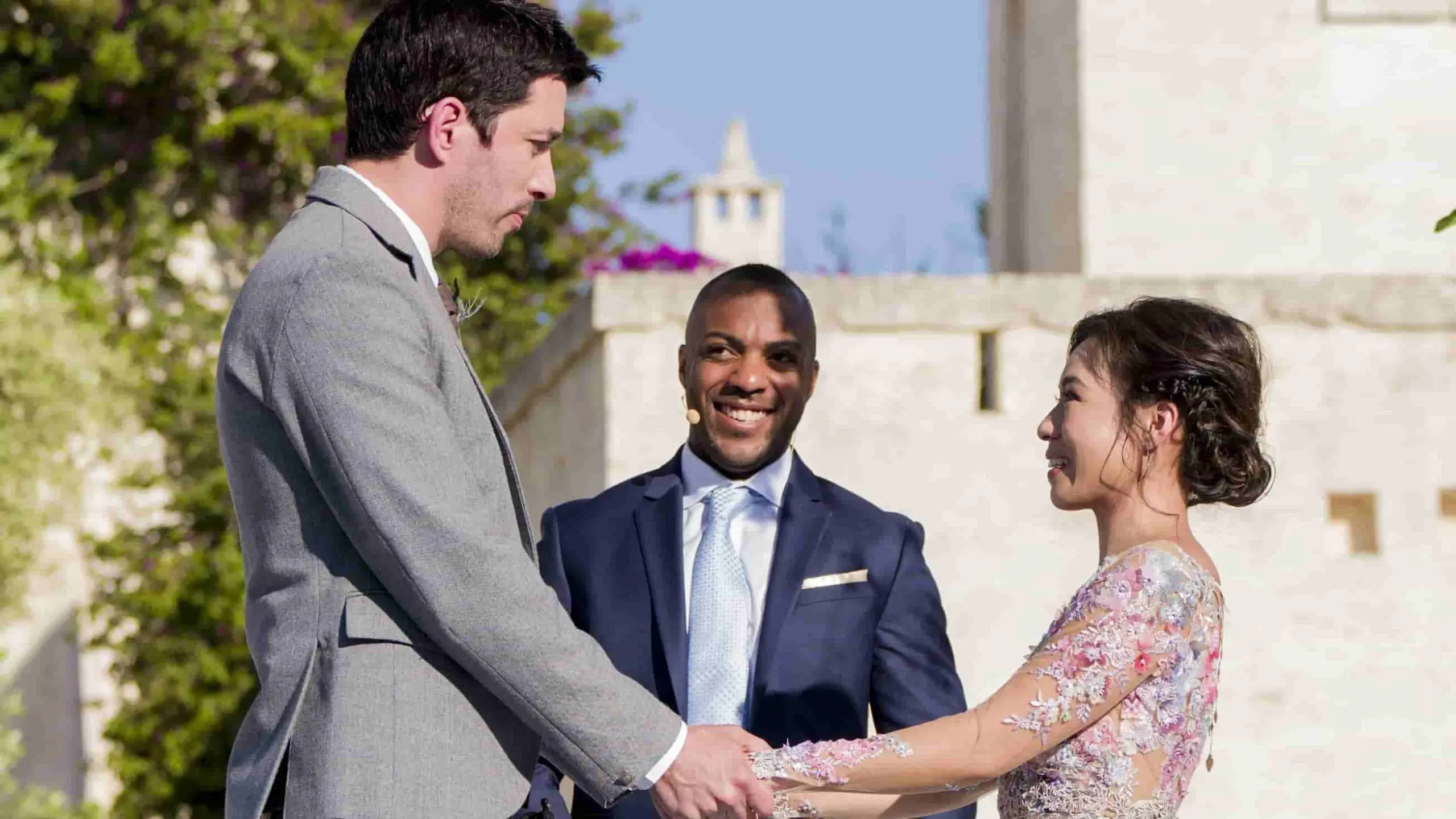  Image of Drew Scott with his wife, Linda Phan, on their wedding day