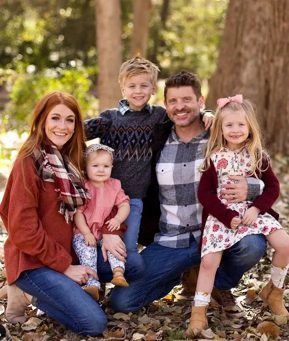 Image of Jennifer Todryk and Mike Todryk with their kids