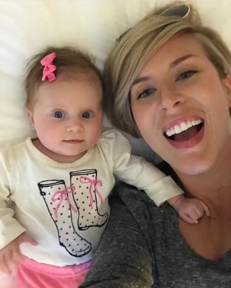 Image of Erin Napier with her daughter Mae