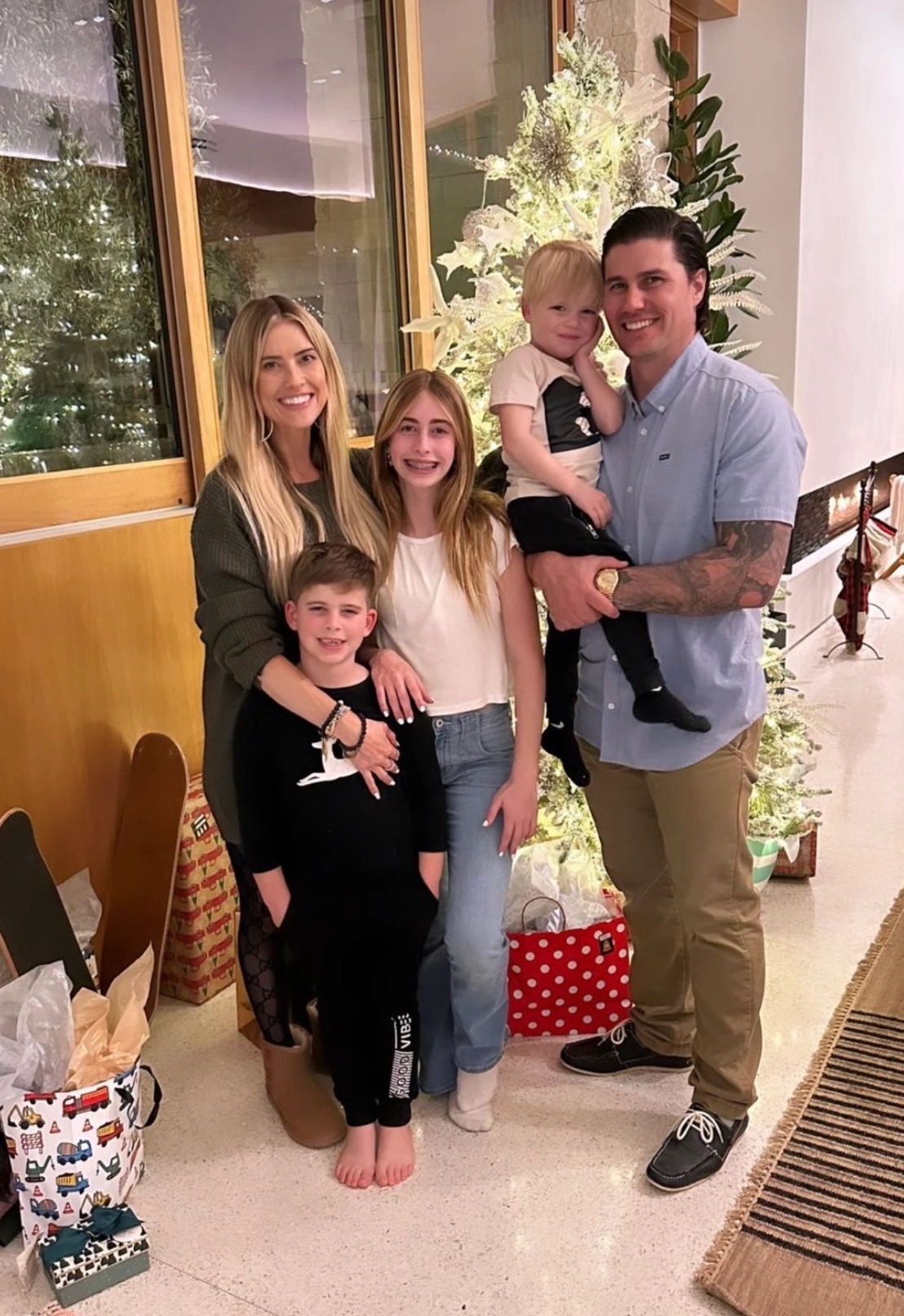 Image of christina hall with her current husband Joshua hall and christina's 3 kids from her ex husbands