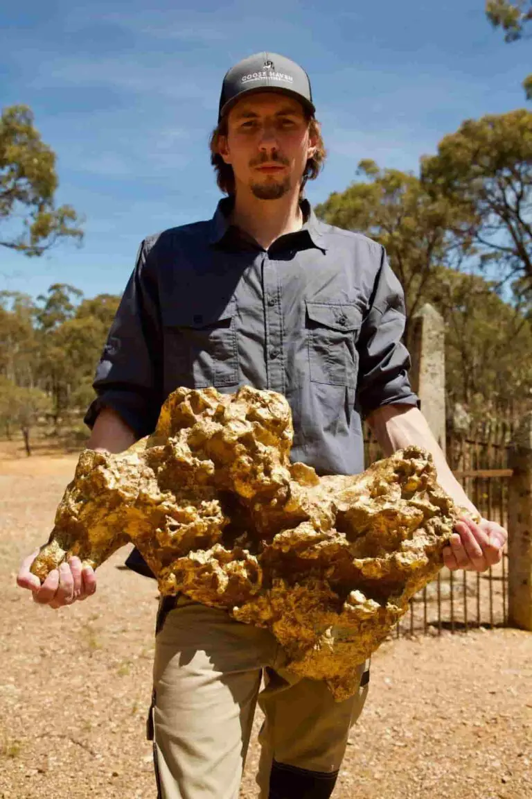 parker-schnabel-reveals-the-biggest-gold-nugget-he-has-found