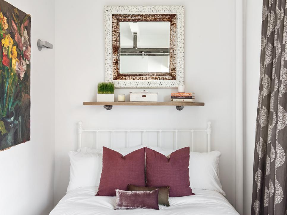 Image of a room with shelve above the bed 