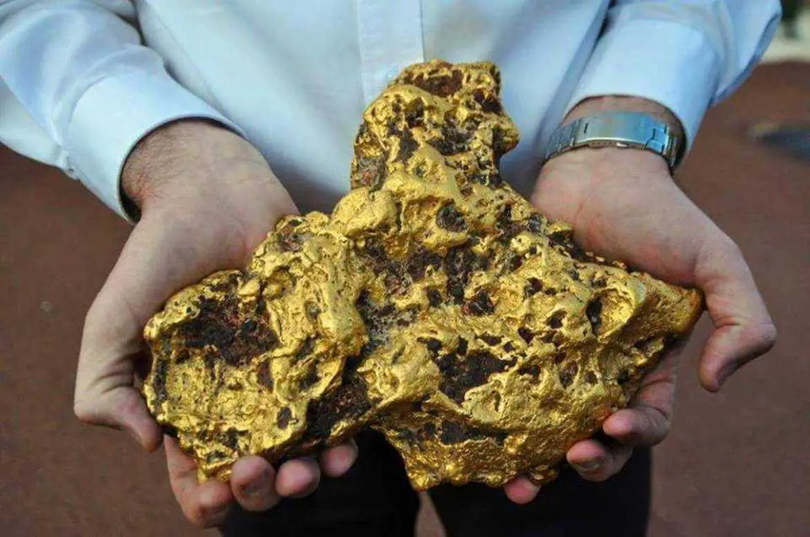 Image of a big gold nuigget
