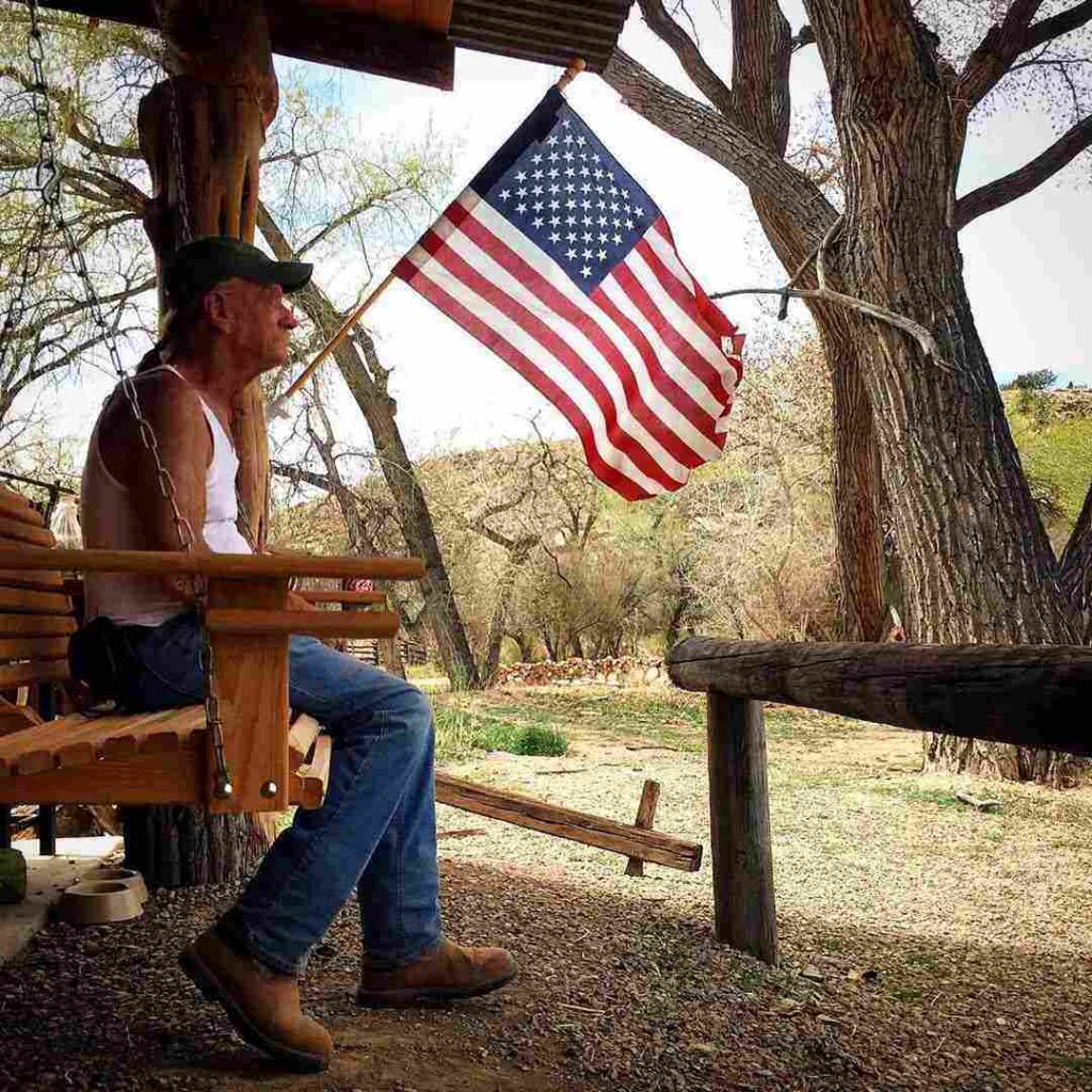 Image of Johnny Jett from Barnwood Builders photo